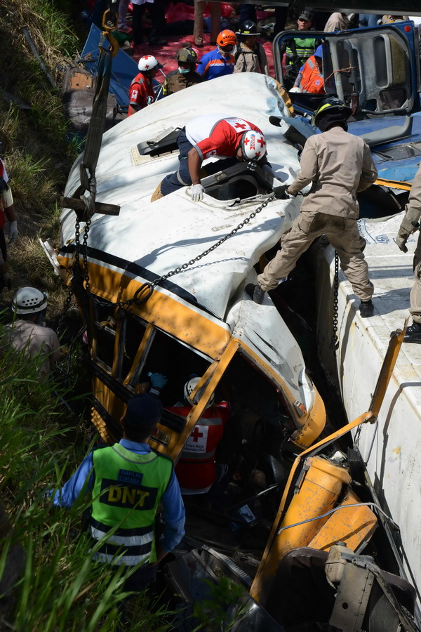 巴西严重车祸致38人死亡，伤亡惨重引发关注