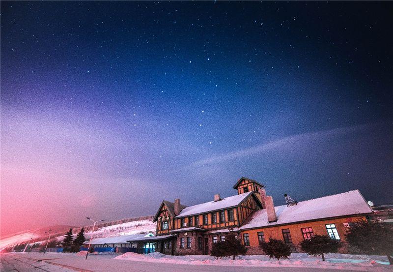 多地冬季旅游活动丰富，冰雪经济持续繁荣