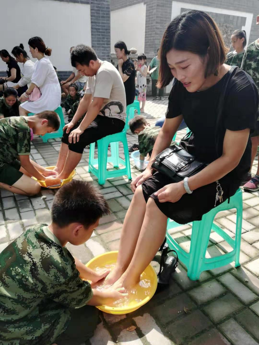 家庭教育对孩子人际交往能力的培育作用