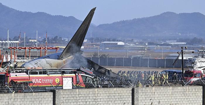 韩国客机着陆撞墙起火，事故原因及应对之策探讨