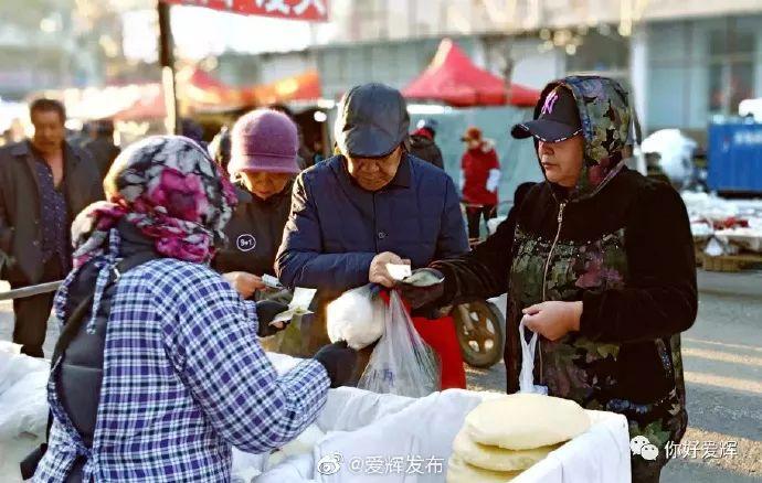 跨越国界的烟花盛宴，黑河节日盛景引俄罗斯居民隔江观赏