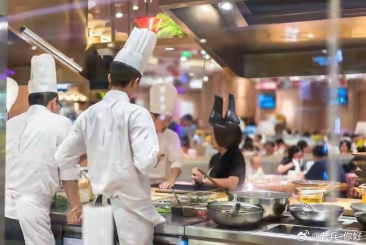 县城年夜饭市场火爆，饭店预订紧张如一线城市标准